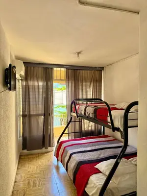 Cama o camas de una habitación en 3 bedroom house one short walk from the beach