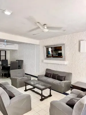 Zona de estar de 3 bedroom house one short walk from the beach