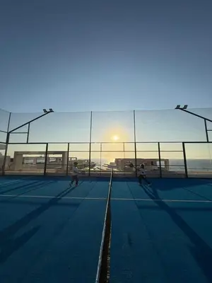 Instalaciones para jugar a tenis o squash en Beach Loft Style and Beach Heated Pool o alrededores