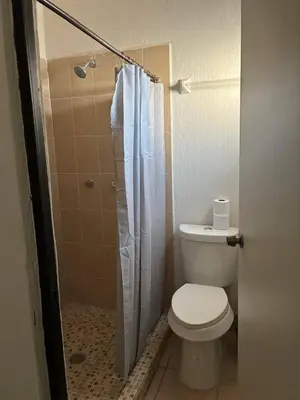Un baño de Modern 2-Bedroom House in Guaymas