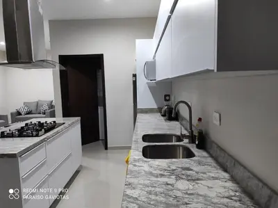 Una cocina o zona de cocina en PARAISO GAVIOTAS a 4 cuadras de ZONA DORADA y MALECON