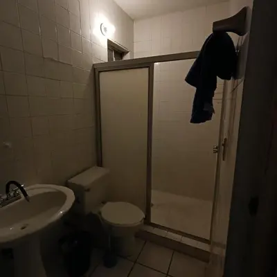 Un baño de House with 3 bedrooms, projector, work area and barbecue