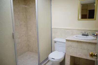 Un baño de Hotel Posada del Sol Inn