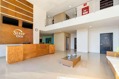 El vestíbulo o zona de recepción de Sleep Inn Mazatlan