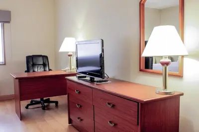 Una televisión o centro de entretenimiento en Holiday Inn Express Chihuahua by IHG
