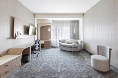 Zona de estar de Courtyard by Marriott Chihuahua
