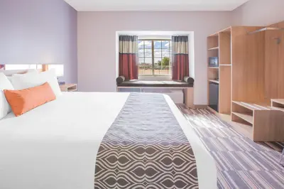 Cama o camas de una habitación en Microtel Inn & Suites by Wyndham Cuauhtemoc Campos Menonitas