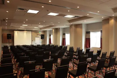Zona business o sala de conferencias en Microtel Inn & Suites by Wyndham Cuauhtemoc Campos Menonitas