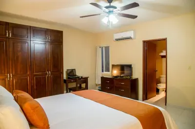 Cama o camas de una habitación en Bugambilias Suites