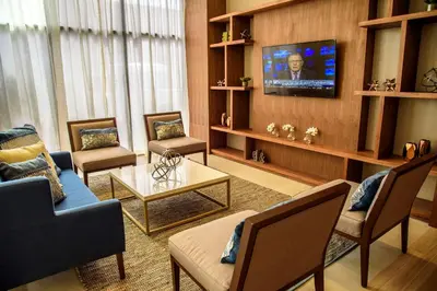 Una televisión o centro de entretenimiento en Hampton Inn Piedras Negras