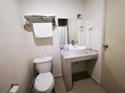 Un baño de Capital Hotel