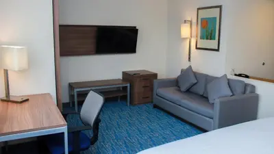 Una televisión o centro de entretenimiento en Holiday Inn Express & Suites - Ciudad Obregon by IHG
