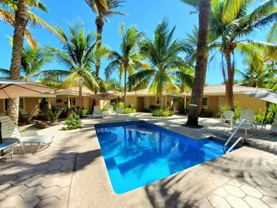 Piscina en o cerca de Coco Cabañas and Casitas Vacation Rentals