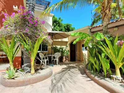 Jardín al aire libre en Coco Cabañas and Casitas Vacation Rentals