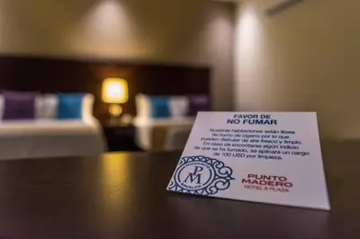 Certificado, premio, señal o documento que está expuesto en Punto Madero Hotel & Plaza