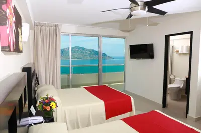 Cama o camas de una habitación en Las Flores Beach Resort