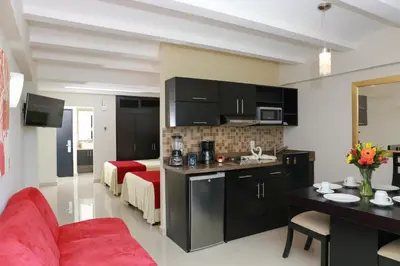 Una cocina o zona de cocina en Las Flores Beach Resort