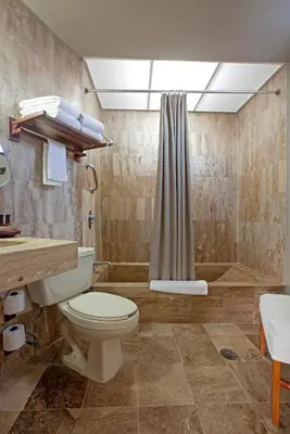 Un baño de Gaviana Resort