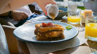 Comida en o cerca de este hotel