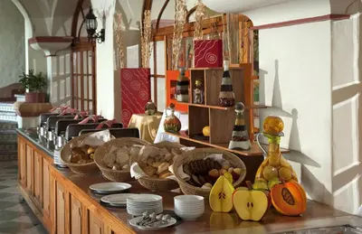 Comida en o cerca de este resort