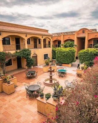 Jardín al aire libre en Hacienda Suites Loreto