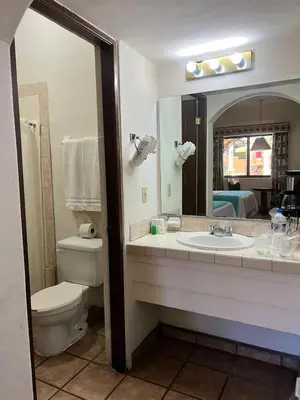 Un baño de Hacienda Suites Loreto