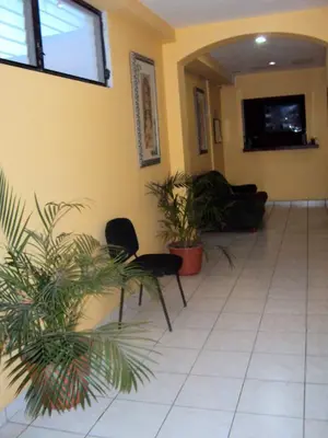 Una televisión o centro de entretenimiento en Aparthotel - El Ejecutivo