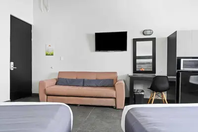 Cama o camas de una habitación en Homesuites Malecon