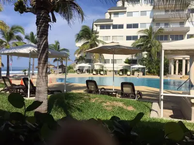 Piscina en o cerca de FRENTE AL MAR A PIE DE PLAYA ALBERCA y JACUZZI 7
