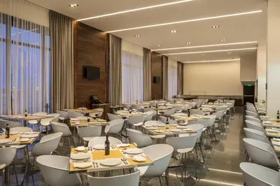 Un restaurante o sitio para comer en Fiesta Inn Chihuahua Fashion Mall