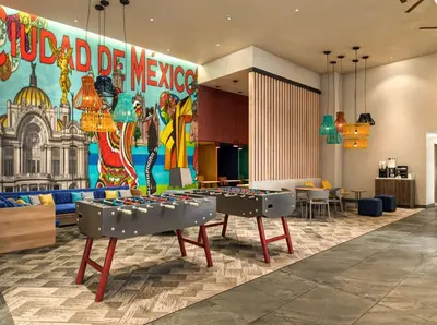 Una televisión o centro de entretenimiento en Tru by Hilton Saltillo