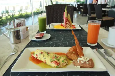 Comida en o cerca de este hotel
