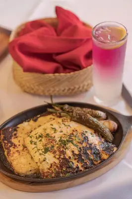 Comida en o cerca de este hotel