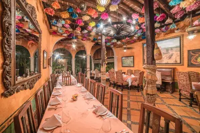 Un restaurante o sitio para comer en Hotel Posada del Hidalgo - Balderrama Hotel Collection