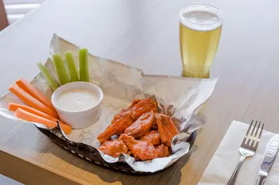 Comida en o cerca de este hotel