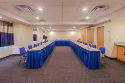 Zona business o sala de conferencias en Microtel Inn & Suites by Wyndham Culiacán