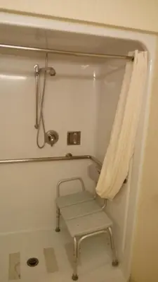 Un baño de Microtel Inn & Suites by Wyndham Chihuahua