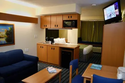 Una cocina o zona de cocina en Microtel Inn & Suites by Wyndham Chihuahua
