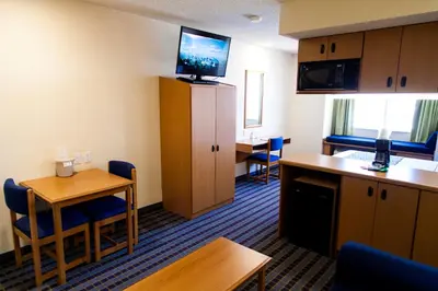 Una cocina o zona de cocina en Microtel Inn & Suites by Wyndham Chihuahua