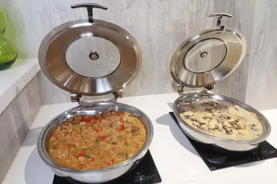 Comida en o cerca de este hotel