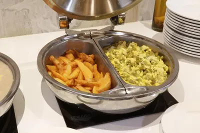 Comida en o cerca de este hotel