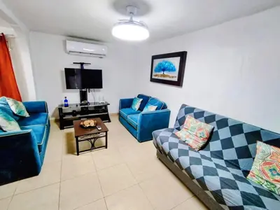 Zona de estar de Condominio 231 Loma Bonita, enfrente de la alberca!