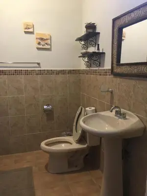 Un baño de Hostal Doña Carlota Hotel