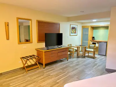 Una televisión o centro de entretenimiento en Hotel Colonial Ciudad Juarez