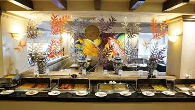 Comida en o cerca de este hotel