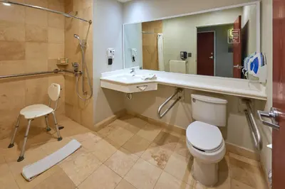 Un baño de City Express by Marriott Ciudad Juárez