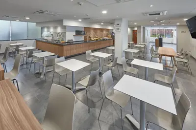 Un restaurante o sitio para comer en City Express by Marriott Ciudad Juárez