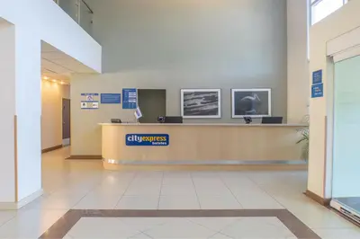 El vestíbulo o zona de recepción de City Express by Marriott Culiacan