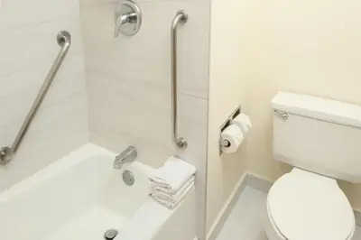 Un baño de Holiday Inn Express Torreon by IHG