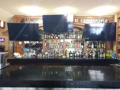 El salón o zona de bar de Hotel Posada Santa Fe Sabinas